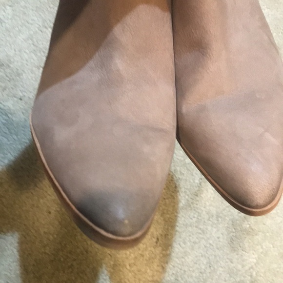 Vince Camuto Closed Toe Leather Upper Buckle Strap Block Heel Mule Sandal-11 - Picture 5 of 9